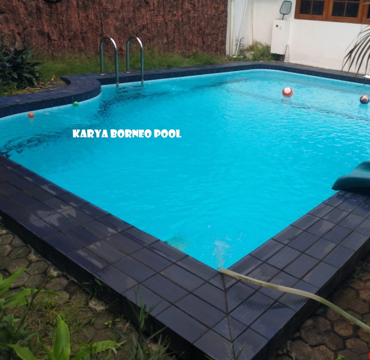 perawatan-kolam-renang-sesudah-hujan-turun